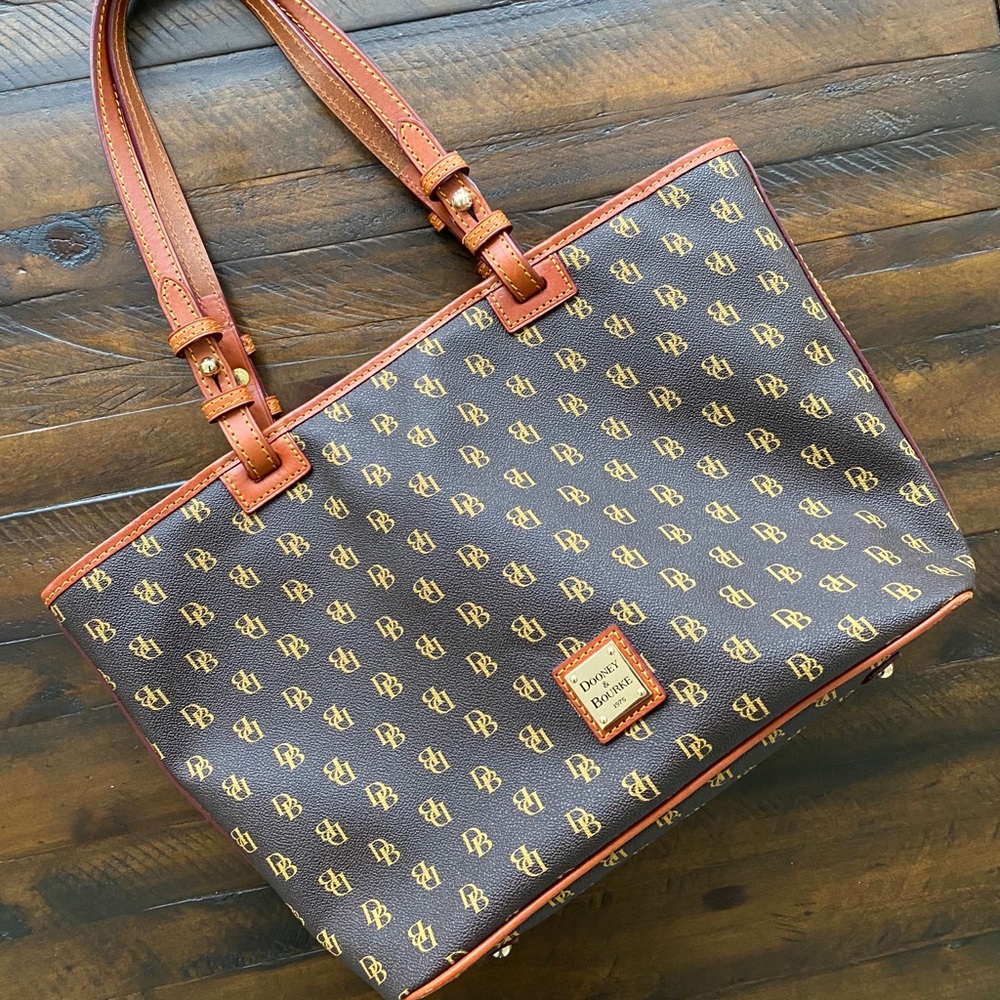 Dooney & Bourke Tote